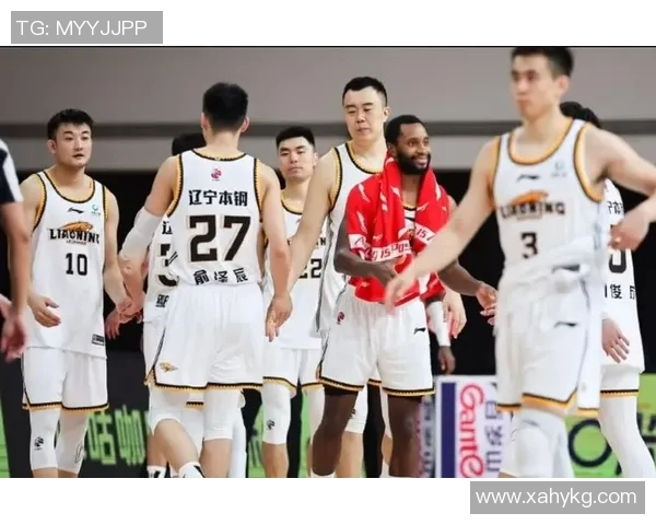 CBA激战新疆男篮与辽宁男篮巅峰对决精彩瞬间回顾与分析